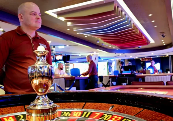 CELEBRITY ASCENT - CASINON CHANDELIER_result